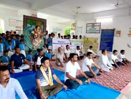 সাব্রুম: বিধায়ক এর উপস্থিতিতে মনু উচ্চতর মাধ্যমিক বিদ্যালয়ে অনুষ্ঠিত হয় আন্তর্জাতিক যোগা দিবস