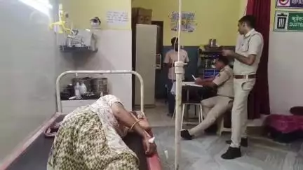 बुहाना: भैंसावता कलां में खेत की बाड़ हटाने को लेकर विवाद में महिला के सिर पर फोड़ी बोतल, सिर में लगे चार टांके