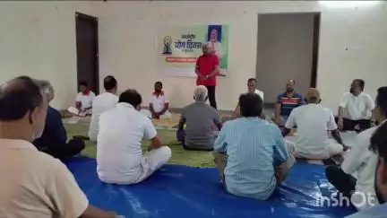 मेदिनीनगर (डालटनगंज): पलामू: अंतरराष्ट्रीय योग दिवस पर भाजपा कार्यालय में योगाभ्यास, सांसद विष्णुदयाल राम ने लिया भाग