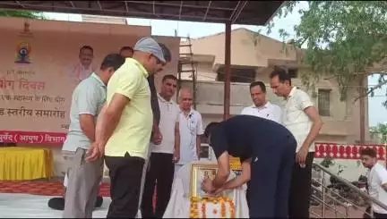 नीम का थाना: नीमकाथाना में 11वें अंतर्राष्ट्रीय योग दिवस पर उपखंड स्तरीय कार्यक्रम नेहरू पार्क में आयोजित, अनेक लोग हुए शामिल