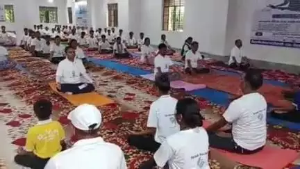 छपरा: अंतर्राष्ट्रीय योग दिवस पर जिले में कार्यक्रम आयोजित, डीएम ने योग से मतदाता जागरूकता चलाई
