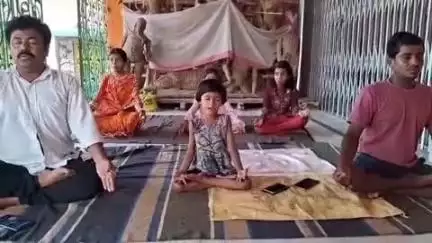মুরারই ২: গগনপুর গ্রামে প্রাণায়াম মাধ্যমে যোগা দিবস পালন করা হল
