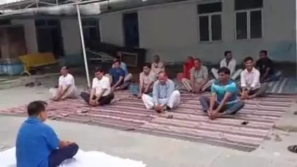 निवाड़ी: अंतर्राष्ट्रीय योग दिवस पर पृथ्वीपुर के सामुदायिक स्वास्थ्य केंद्र में योग दिवस मनाया गया