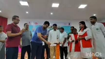 लातेहार: पंडित दीनदयाल उपाध्याय नगर भवन में 11वें अंतर्राष्ट्रीय योग दिवस पर योग शिविर का आयोजन