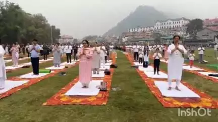 चम्बा: अंतर्राष्ट्रीय योग दिवस के उपलक्ष्य पर ऐतिहासिक चौगान में चम्बावासियों ने किया योगाभ्यास