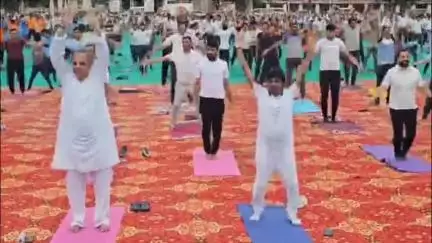 હિંમતનગર: જિલ્લામાં વિશ્વ યોગ દિવસની ઉજવણી કરાઈ:રાજ્ય સરકારના મંત્રી ભુખુસિંહ પરમાર રહ્યા હાજર.