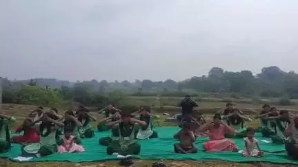 बांसजोर: बांसजोर एवं जलडेगा प्रखंड सह अंचल कार्यालय में अंतर्राष्ट्रीय योग दिवस मनाया गया