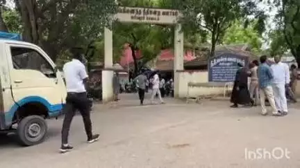 அரியலூர்: வழக்கறிஞர் படுகொலை செய்யப்பட்டதை கண்டித்து,  ஒருங்கிணைந்த நீதிமன்ற வளாகத்தில் வழக்கறிஞர்கள் பணி புறக்கணிப்பு