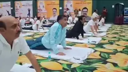जबलपुर: रानीताल खेल परिसर में अंतर्राष्ट्रीय योग दिवस पर कार्यक्रम का हुआ आयोजन, मंत्री राकेश सिंह हुए शामिल