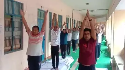 बबेरू: बबेरू में तहसील, कोतवाली व कॉलेज में धूमधाम से मनाया गया अंतर्राष्ट्रीय योग दिवस, योगाचार्य ने बताए योग करने के फायदे