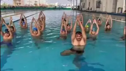झज्जर: बहादुरगढ़ में हरियाणा के तैराकों ने स्विमिंग पूल में किया योग, भारतीय तैराकी संघ के उपाध्यक्ष अनिल खत्री भी थे उपस्थित