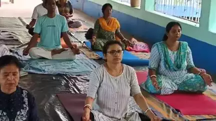 তেহট্ট ১: আজ বিশ্ব যোগ দিবস ,
তেহট্ট ১ বিডি অফিস প্রাঙ্গনে পালিত হল বিশ্ব যোগা দিবস
