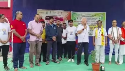 ಹಳಿಯಾಳ: ಸದೃಢ ಆರೋಗ್ಯಕ್ಕೆ ಯೋಗ ದಿವ್ಯೌಷಧಿ : ಪಟ್ಟಣದ ತಹಶೀಲ್ದಾರ್ ಕಾರ್ಯಾಲಯದಲ್ಲಿ ಶಾಸಕ ಆರ್.ವಿ.ದೇಶಪಾಂಡೆ ಅಭಿಮತ