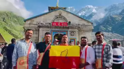ಇಳಕಲ್‌: ಕೇದಾರನಾಥದಲ್ಲಿ ಕನ್ನಡ ಭಾವುಟ ಹಾರಿಸಿದ ನಗರದ ಯುವಕರು