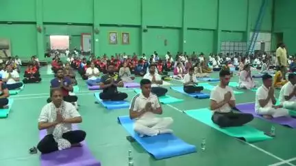 નાંદોદ: આંતરરાષ્ટ્રીય 11 માં યોગ દિવસને જિલ્લા કક્ષાની ઉજવણી રાજપીપળા રમત સંકુલ ખાતે ઉજવણી કરવામાં આવી