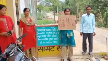 नौगावां सादात: नौगांवा के गांव गजाना में रिश्तेदार ने पैसे वापस नहीं किए, तो गांव में निकाला जुलूस, वीडियो हुआ वायरल