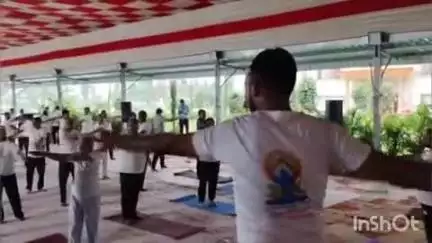कपासन: अंतरराष्ट्रीय योग दिवस पर कपासन में सामूहिक योगाभ्यास, निजी वाटिका में 42 योगासन कराए गए