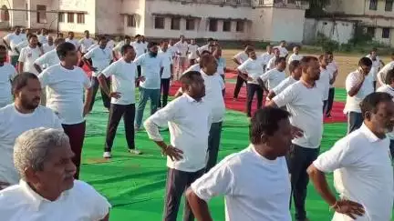 పెద్దపల్లి: అంతర్జాతీయ యోగా దినోత్సవం సందర్భంగా జూనియర్ కళాశాలలో యోగా శిక్షణ శిబిరం