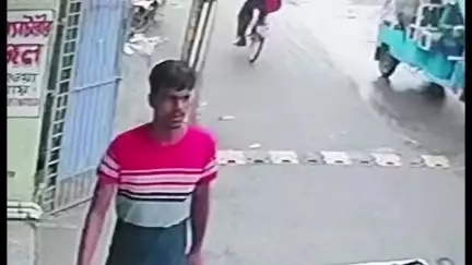 কৃষ্ণনগর ১: কৃষ্ণনগর বেলেডাঙ্গা এলাকা থেকে চুরি হয়ে গেল একটি টলি রিক্সা, প্রকাশ্যে এলো CCTV ফুটেজ