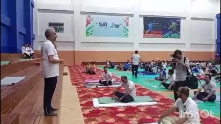 हमीरपुर: आयुष विभाग ने भारतीय खेल प्राधिकरण के राष्ट्रीय उत्कृष्टता केंद्र अणु में अंतर्राष्ट्रीय योग दिवस कार्यक्रम आयोजित किया