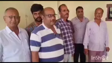 प्रतापगढ़: धरियावद व्यापार संघ ने उपखंड अधिकारी राकेश न्यौल को हटाने और उनके खिलाफ विभागीय कार्रवाई की मांग को लेकर सौंपा ज्ञापन