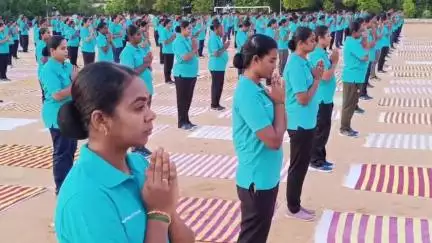 கோவை தெற்கு: அவிநாசி சாலை காவலர் பயிற்சி பள்ளி மைதானத்தில் யோகா தினத்தை முன்னிட்டு காவலருக்கு யோகா பயிற்சி ஆணையாளர் சரவண சுந்தர் பேச்சு