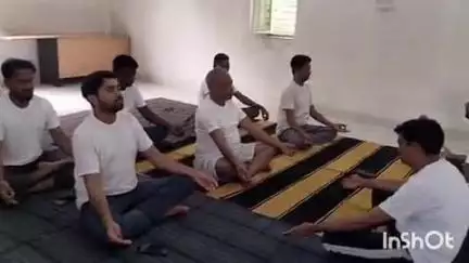 मनोहरपुर: मनोहरपुर प्रखंड कार्यालय में अंतर्राष्ट्रीय योग दिवस का आयोजन