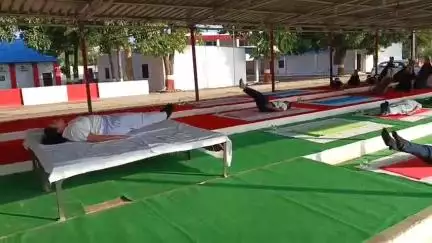 शाहजहांपुर: अंतर्राष्ट्रीय योग दिवस पर रिर्जव पुलिस लाइन में अपर पुलिस अधीक्षक ग्रामीण ने कर्मियों को कराया योगाभ्यास
