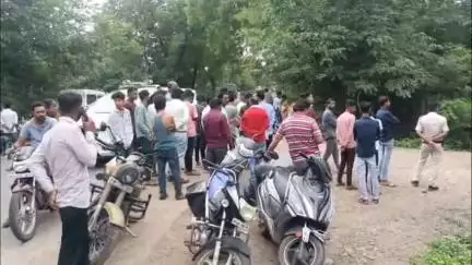 खंडवा नगर: खंडवा के जसवाड़ी रोड पर सड़क किनारे मिली महिला की क्षत-विक्षत लाश, जांच में जुटी कोतवाली पुलिस