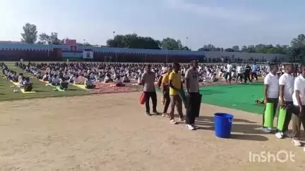 बरेली: बरेली रिजर्व पुलिस लाइन में 11वां अंतर्राष्ट्रीय योग दिवस का आयोजन, तमाम पुलिस अधिकारी रहे मौजूद