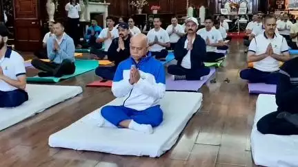 शिमला शहरी: शिमला राज्य भवन में मनाया गया अंतरराष्ट्रीय योग दिवस, राज्यपाल शिव प्रताप शुक्ला और अन्य ने किया योग