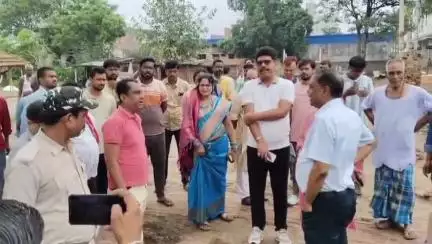 बिशनपुर वार्ड 43 का नगर भ्रमण मेयर साहिबा नगर आयुक्त साहब सिटी मैनेजर पूर्व मेयर साहब द्वारा किया गया