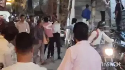 अल्मोड़ा: नगर के केमू स्टेशन के समीप अराजक तत्वों ने किया हुड़दंग, दुकान में घुसकर तोड़फोड़ और दुकान स्वामी से की मारपीट