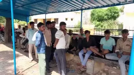 मैनपुरी: कोतवाली क्षेत्र में संदिग्ध परिस्थिति में युवती ने फांसी लगाकर की आत्महत्या, पुलिस ने शव पीएम के लिए भेजा