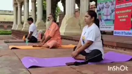 आगरा: आगरा किला में योग दिवस कार्यक्रम का भव्य आयोजन, केंद्रीय राज्य मंत्री रहे मौजूद