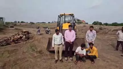 ચોટીલા: ચોટીલા નાયબ કલેકટર ની ટીમ દ્વારા કાર્યવાહી કરવામાં આવી હતી ટ્રેક્ટર,જેસીબી અને ડમ્પર સાથે 1.10 કરોડનો મુદ્દામાલ જપ્ત કર્