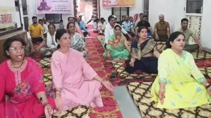 बीना: अंतर्राष्ट्रीय योग दिवस पर नगर पालिका सहित क्षेत्र में कार्यक्रम आयोजित, बच्चों से वृद्धों तक ने किया योग