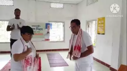 মাৰ্ঘেৰিটা: পেঙেৰীৰ ব্ৰহ্মাজানত ১১ সংখ্যক আন্তৰাষ্ট্ৰীয় যোগ দিৱসত অংশগ্ৰহণ বিজেপিৰ ৰাজ্যিক  সম্পাদক লক্ষ্য কোঁৱৰৰ