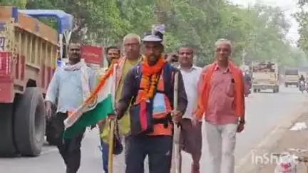 बिंदकी: बिंदकी होकर छत्तीसगढ़ से 1700 किलोमीटर पैदल चलकर लखन यादव केदारनाथ पहुंचेंगे, गौ माता को राष्ट्रमाता घोषित करने की मांग