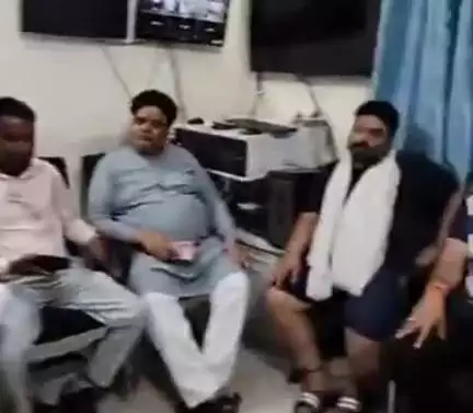 रुद्रपुर: ट्रांजिट कैंप में पत्रकार के घर शराब माफियाओं द्वारा हमले के बाद विधायक थाने पहुंचे, पुलिसकर्मियों को दिए निर्देश