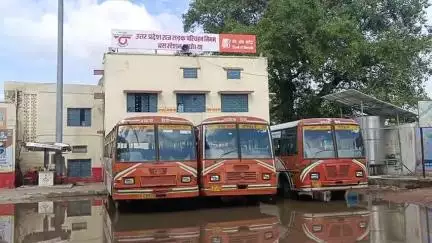 अयोध्या बस अड्डे पर बरसात का पानी बना परेशानी का सबब,यात्री परेशान #Jansamasya