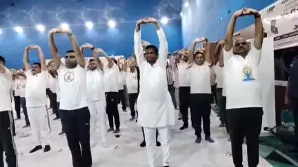 धनबाद/केंदुआडीह: अंतर्राष्ट्रीय योग दिवस को लेकर कोयलानगर के नेहरू कॉम्प्लेक्स में जिला आयुष समिति एवं बीसीसीएल का संयुक्त कार्यक्रम