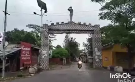 जवाली: पंचायत भरमाड़ को सिदपुरघाड से जोड़ने वाले पुल के एक तरफ का कच्चा हिस्सा हुआ ध्वस्त, वाहनों की आवाजाही थमी