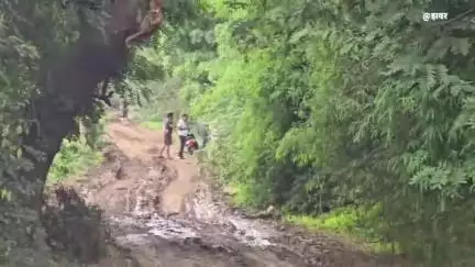 खंडवा नगर: कोतवाली थाना क्षेत्र के जसवाड़ी रोड पर मिली युवती की लाश, घटनास्थल पर पहुंचे ASP और एफएसएल टीम