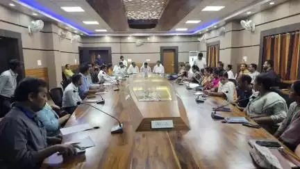 ଅନୁଗୋଳ: ଅନୁଗୋଳ ସର୍କିଟ ହାଉସରେ ହେଉଥିବା ଏକ ବୈଠକରେ ଯୋଗ ଦେଲେ ସ୍ୱାସ୍ଥ୍ୟମନ୍ତ୍ରୀ ମୁକେଶ ମହାଲିଙ୍ଗ
