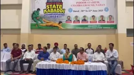 नाहन: नाहन के इंडोर स्टेडियम में राज्य स्तरीय कबड्डी प्रतियोगिता का शुभारंभ, महिला एवं पुरुष खिलाड़ी ले रहे भाग