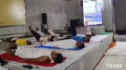 मुरैना नगर: टाउन हॉल में 'अंतर्राष्ट्रीय योग दिवस' पर कार्यक्रम का हुआ आयोजन, कृषि मंत्री एंदल सिंह कंसाना व कलेक्टर ने किया योग