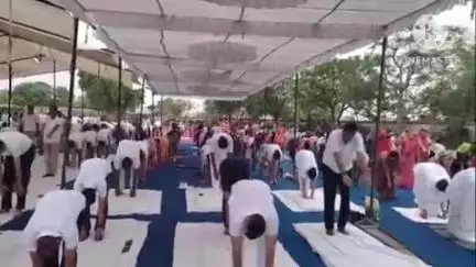 डीडवाना: योग दिवस पर जिले में 80,000 लोगों ने एक साथ किया योग का प्रदर्शन, मंत्री कन्हैया लाल चौधरी ने डीडवाना में किया योग