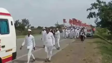 परळी: संत गजानन महाराज पालखी दिंडी परळीतून अंबाजोगाई च्या दिशेने रवाना झाली