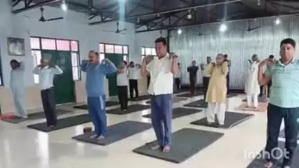 भोटा: अंतर्राष्ट्रीय योग दिवस के मौके पर विधायक इन्द्रदत्त लखनपाल ने भाजपा कार्यकर्ताओं के साथ गारली और चकमोह में किया योग